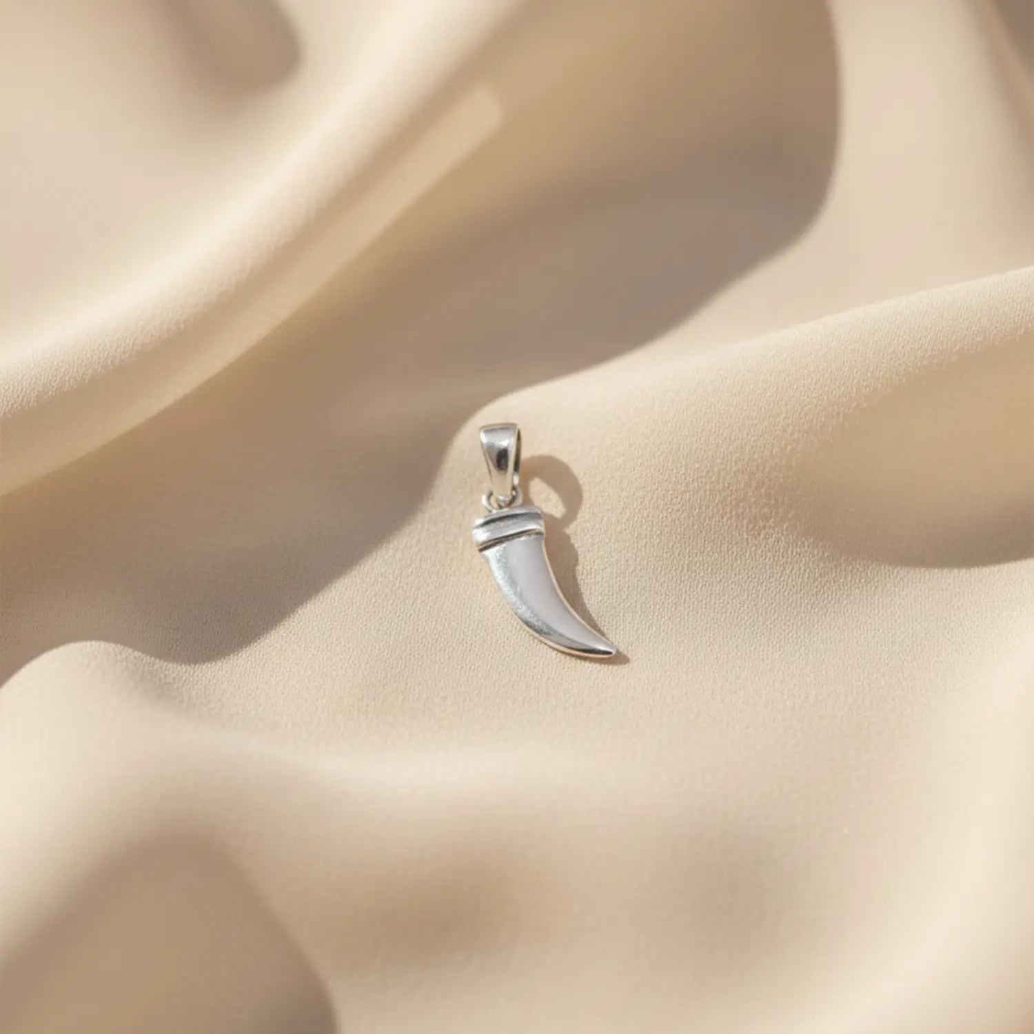 Stylish Claw Design Pure Silver Pendant - Made With 925 Pure Silver