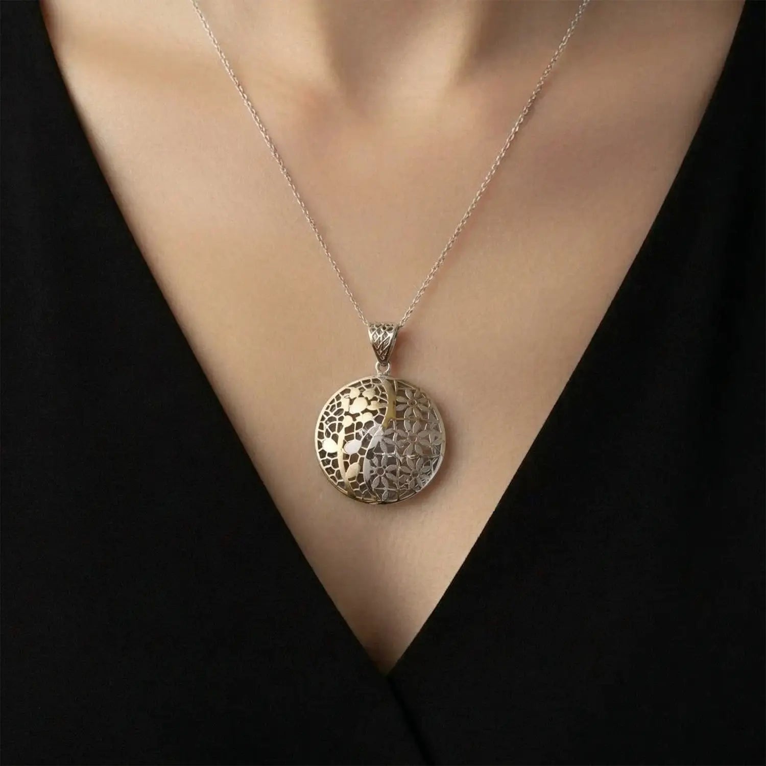 Elegant Nature Motif Round Pure Silver Pendant & Earrings Set - Made With Pure 925 Silver