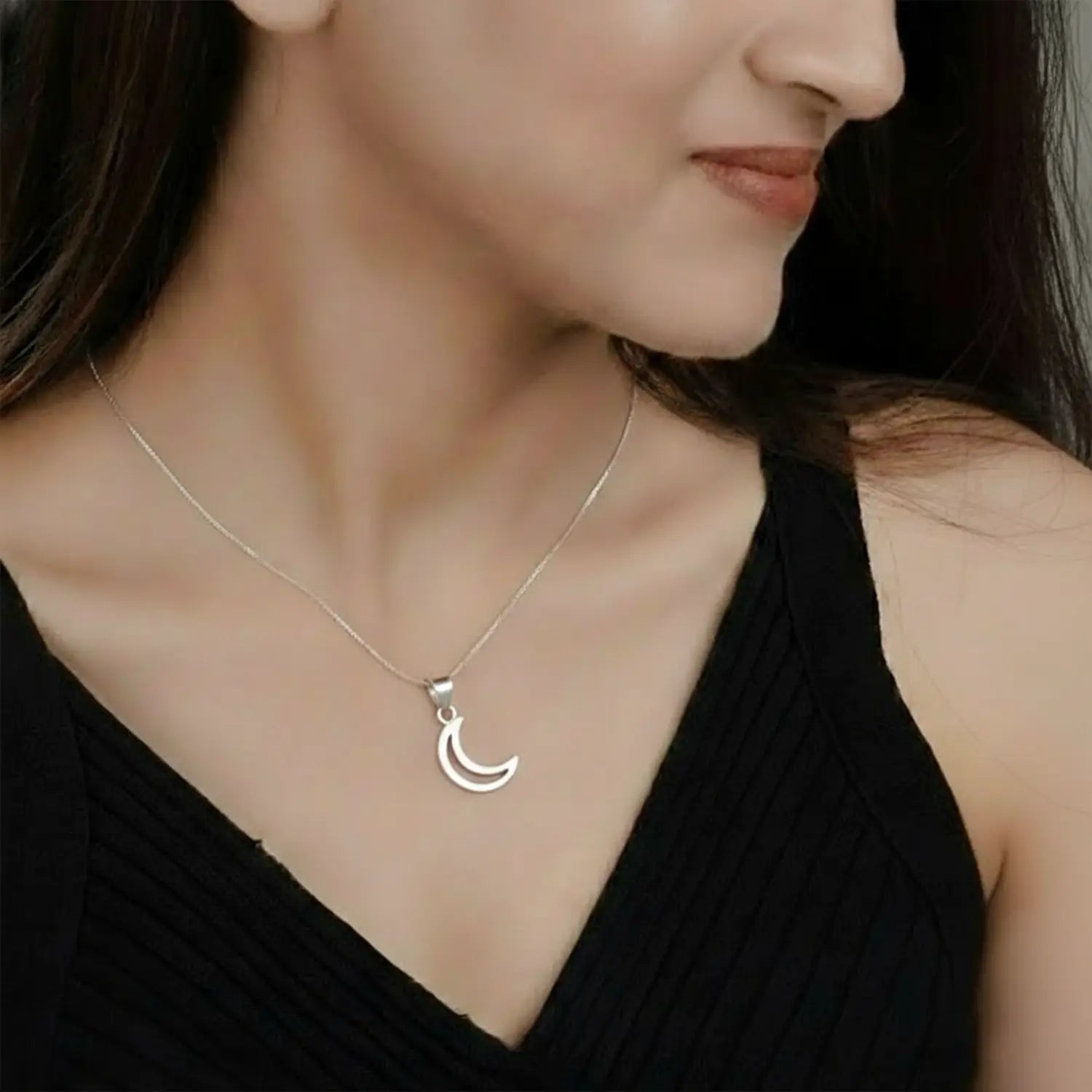 Elegant Crescent Design Pure Silver Pendant - Made With 925 Pure Silver