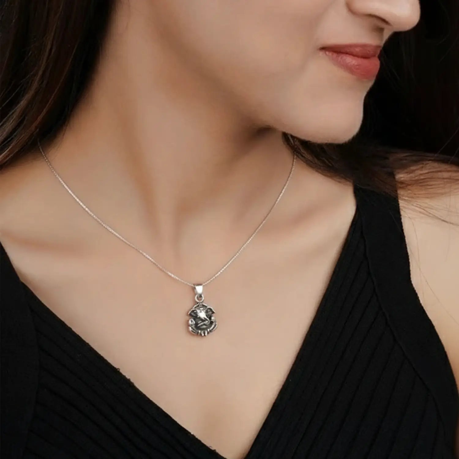 Divine Ganpati Circle Pendant with Twisted Glow Silver Chain