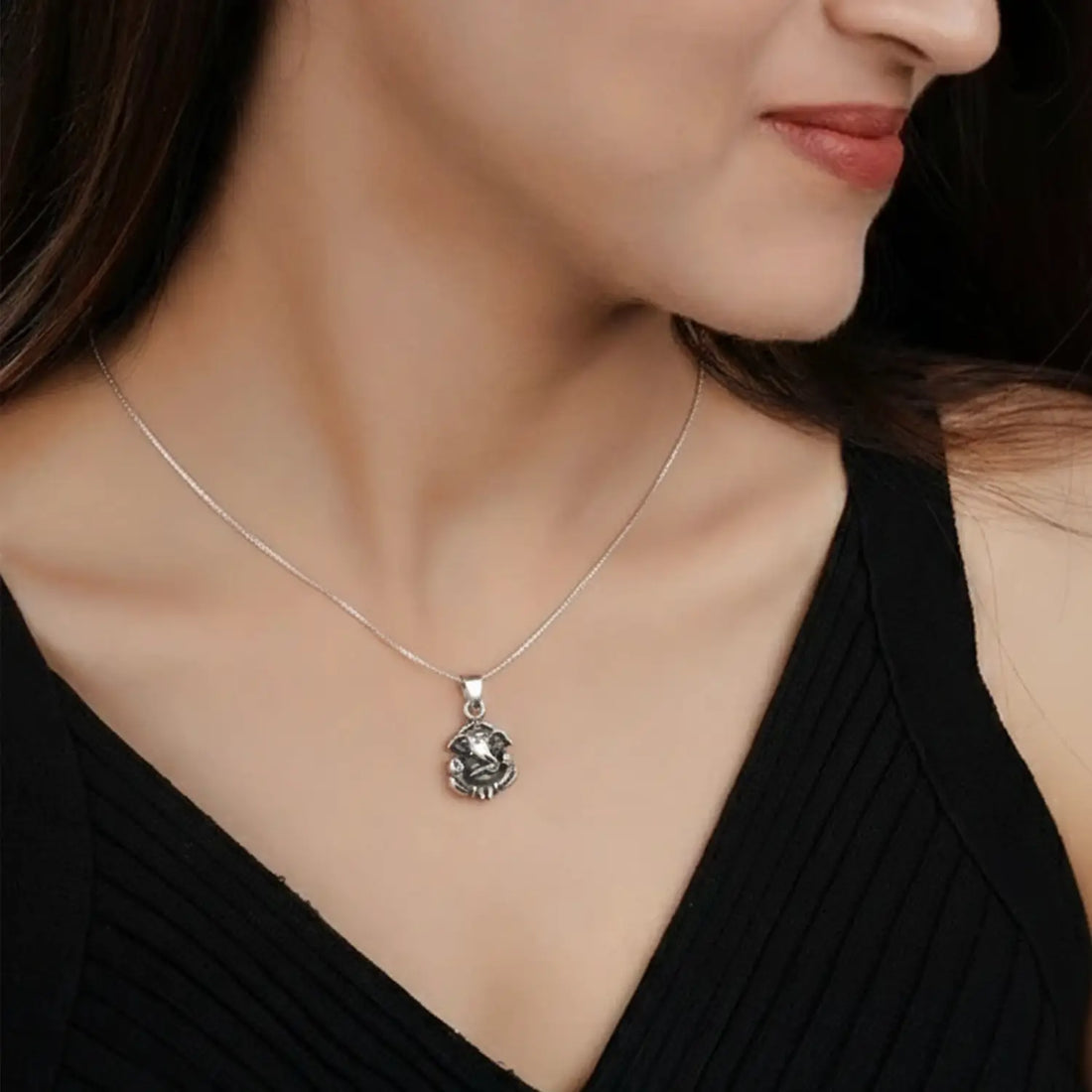Divine Ganpati Circle Pendant with Twisted Glow Silver Chain