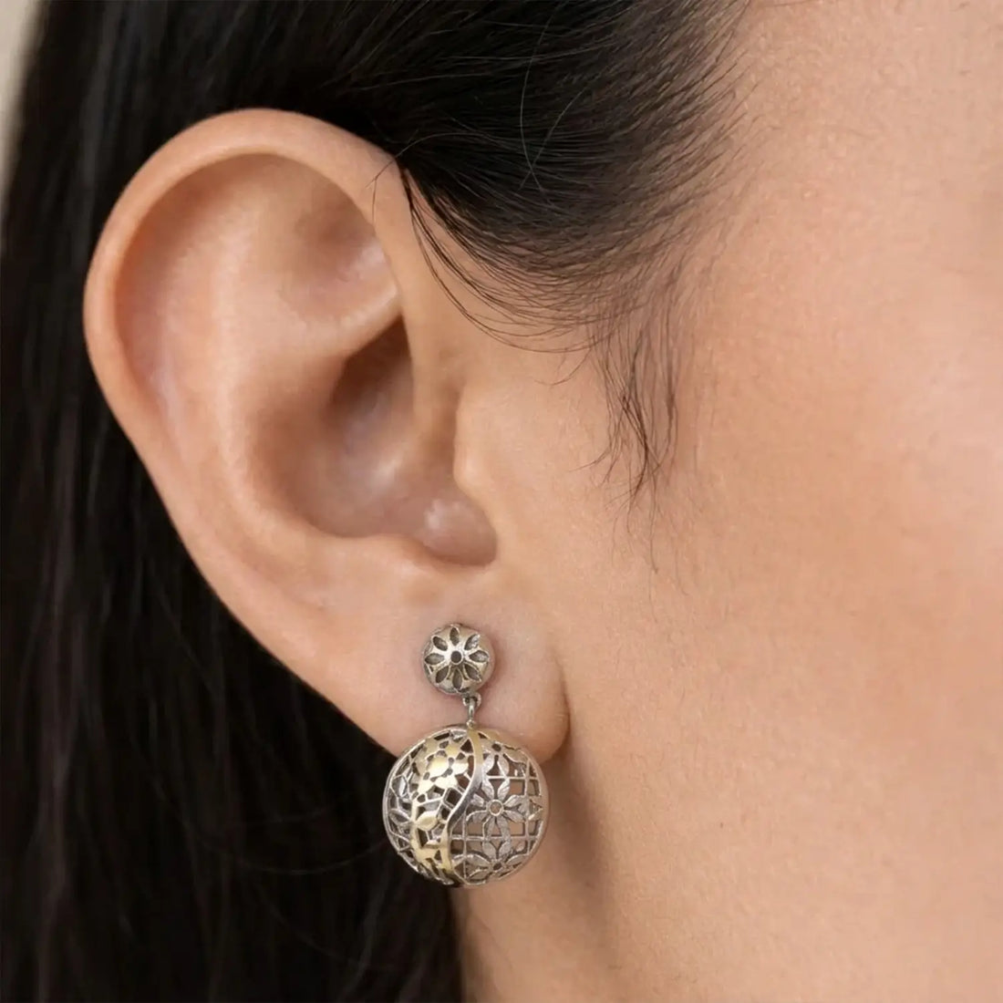 Elegant Nature Motif Round Pure Silver Pendant & Earrings Set - Made With Pure 925 Silver
