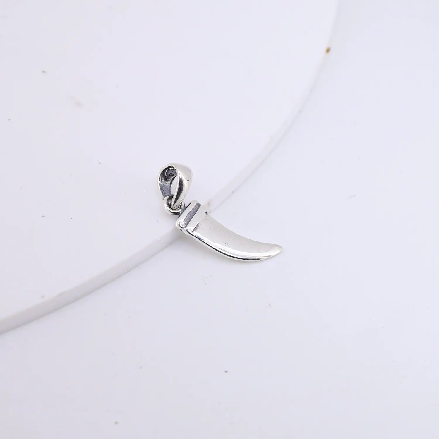 Stylish Claw Design Pure Silver Pendant - Made With 925 Pure Silver