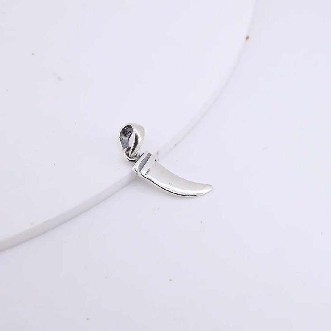 Stylish Claw Design Pure Silver Pendant - Made With 925 Pure Silver