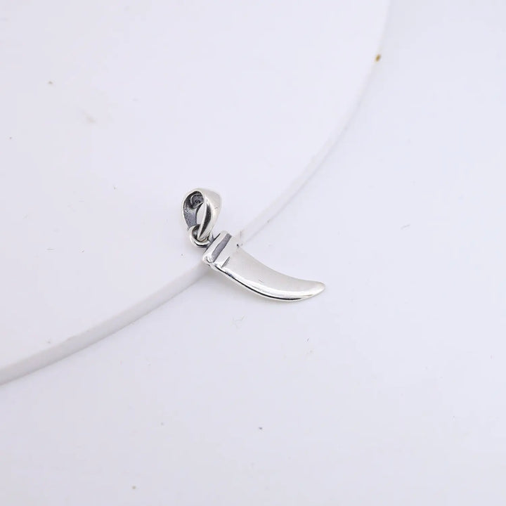 Stylish Claw Design Pure Silver Pendant - Made With 925 Pure Silver