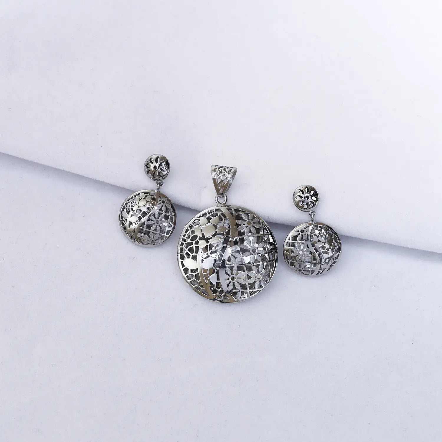 Elegant Nature Motif Round Pure Silver Pendant & Earrings Set - Made With Pure 925 Silver