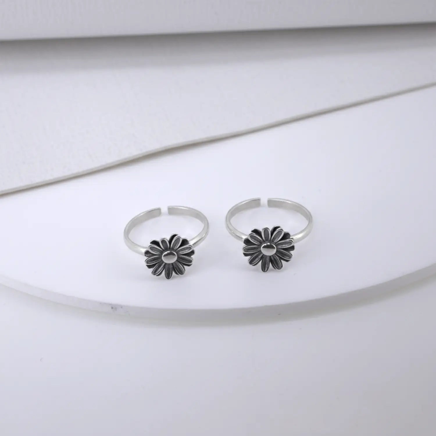 Classic Daisy Bloom Toe Rings- Made With Pure 925 Silver