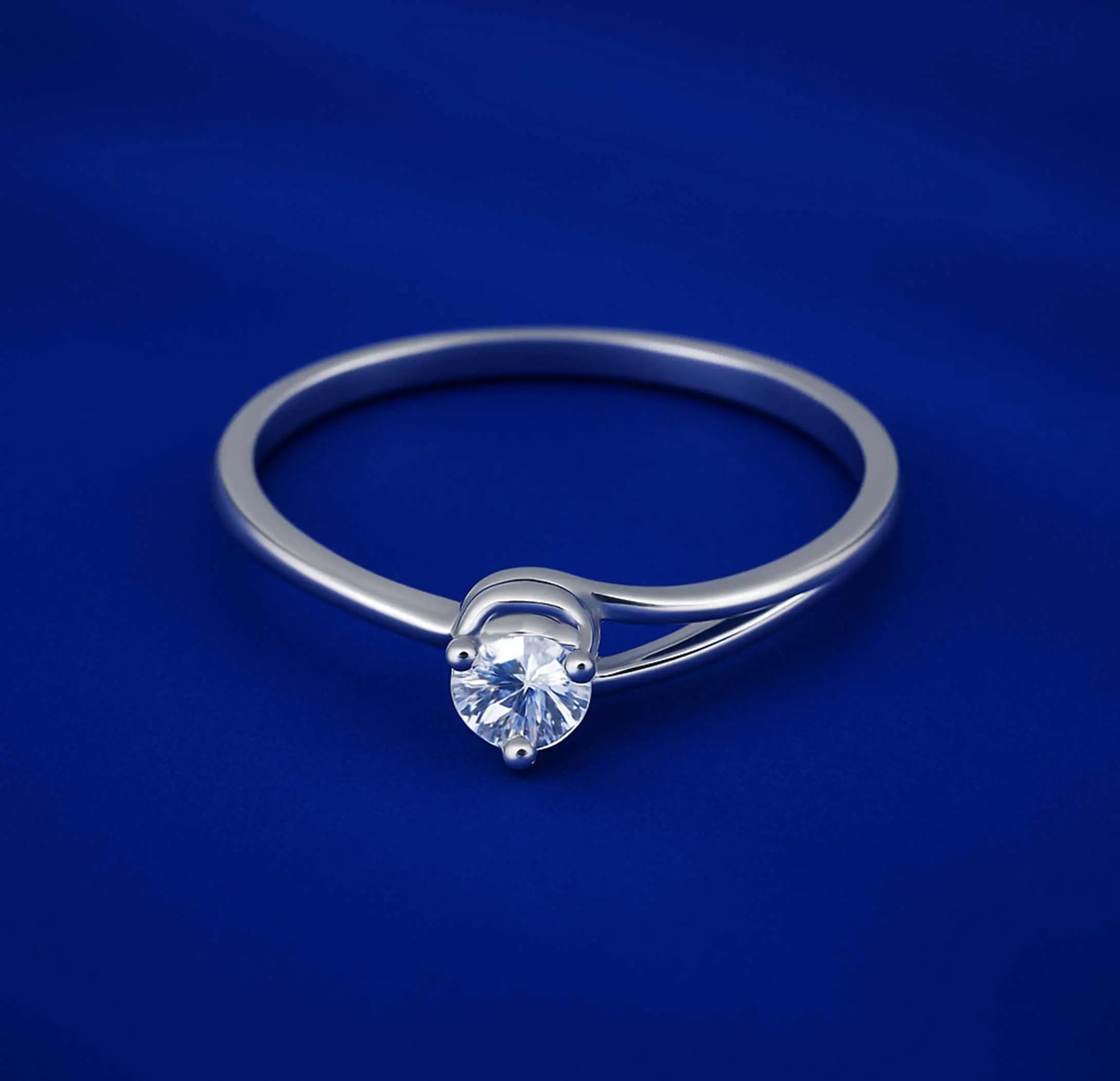 Heart-Hug Solitaire Silver Ring - Made With Pure 925 Silver